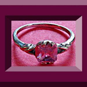18KRP Size 7.25 Ring With Pink Crystal